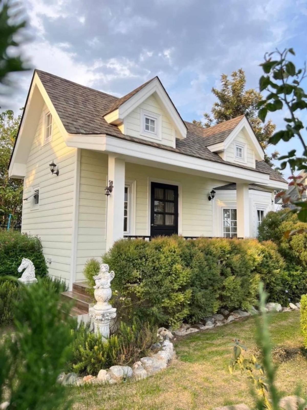 ขายบ้านปากช่อง เขาใหญ่ : บ้านพักครอบครัวสไตล์ยุโรปบนเนื้อที่ 4 ไร่ พร้อมบ้านเสริม 4 หลัง ใกล้เขาใหญ่
