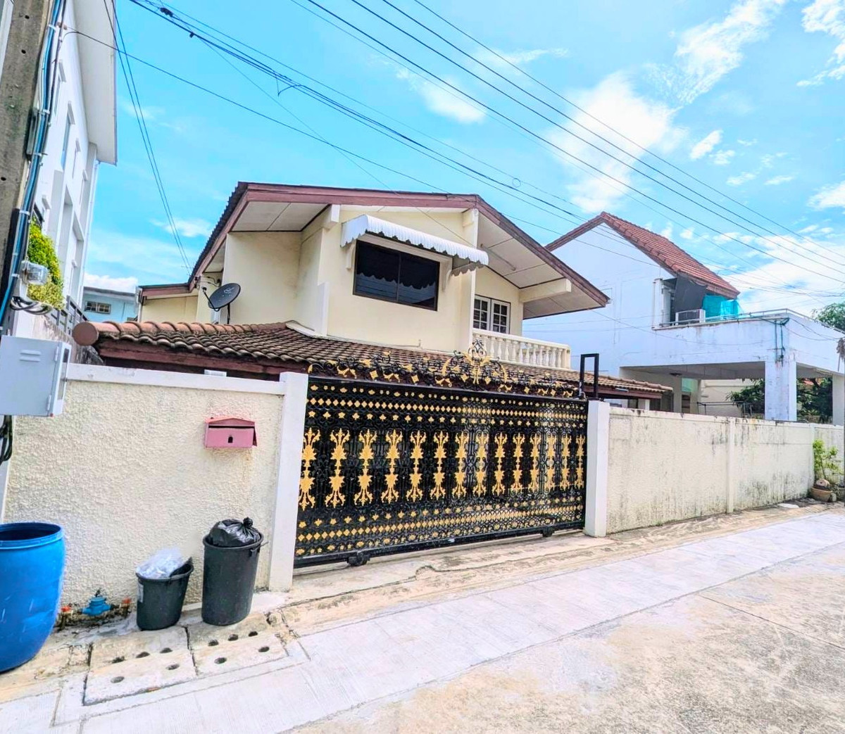 For RentHouseRatchadapisek, Huaikwang, Suttisan : HK0214😊 For RENT For rent, 2-storey detached house, 🚪4 bedrooms🚄near MRT Huai Khwang🏢Huai Khwang🔔House area: 76 sq m🔔Usable area: 520 sq m💲Rent: 45,000฿📞O99-5919653,O65-9423251✅LineID:@sureresidence