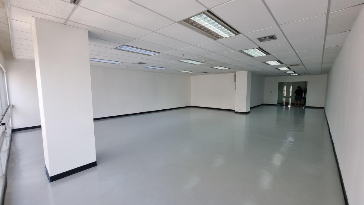 For RentOfficeSukhumvit, Asoke, Thonglor : [Asok] Office for rent, 25th floor, usable area 113 square meters, good condition, 625 baht/sq m. tng