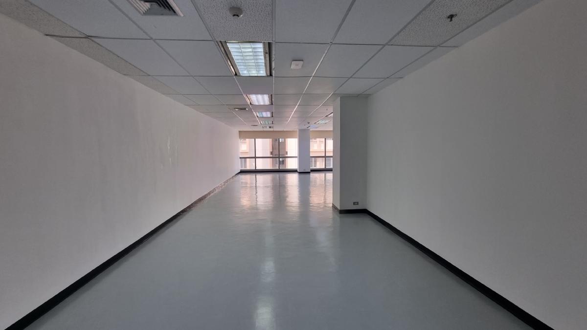For RentOfficeSukhumvit, Asoke, Thonglor : [Asok] Office for rent, 25th floor, usable area 113 square meters, good condition, 625 baht/sq m. tng