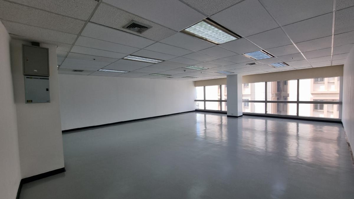For RentOfficeSukhumvit, Asoke, Thonglor : [Asok] Office for rent, 25th floor, usable area 113 square meters, good condition, 625 baht/sq m. tng