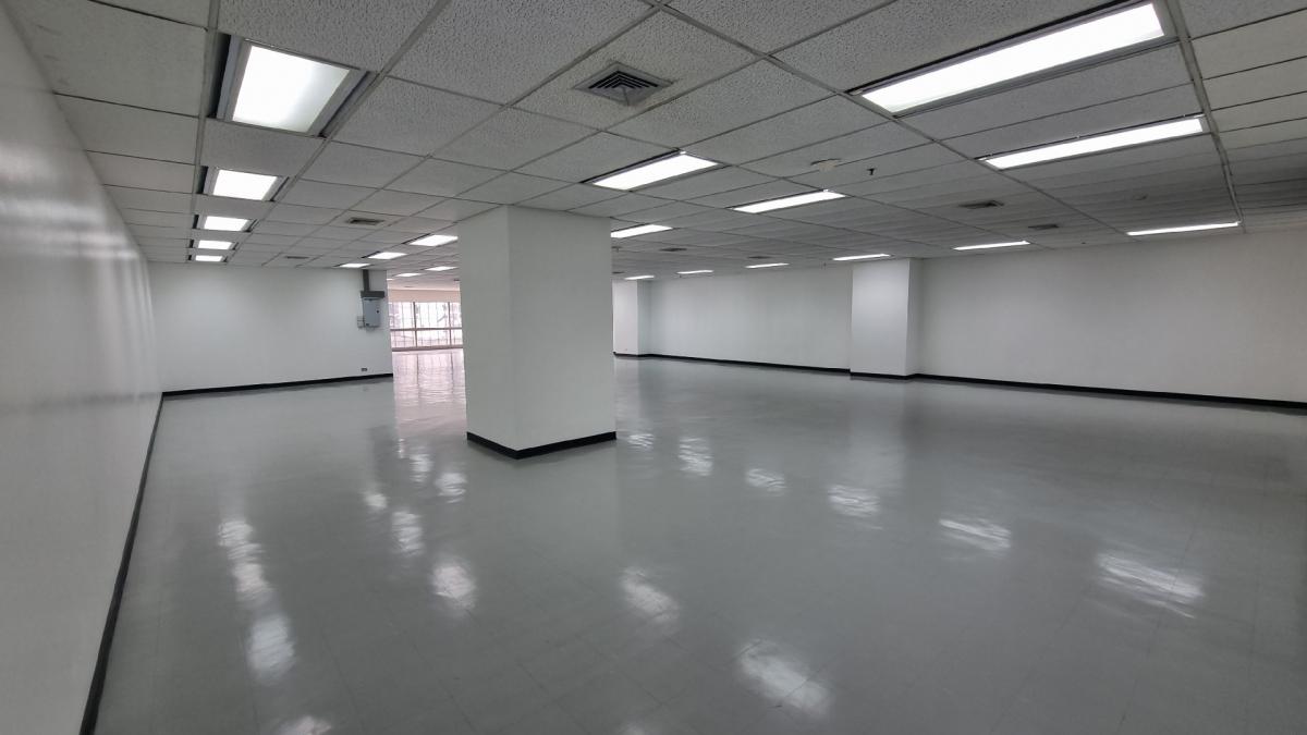 For RentOfficeSukhumvit, Asoke, Thonglor : [Asok] Office for rent, 17th floor, usable area 273 square meters, good condition, 625 baht/sq m. tng