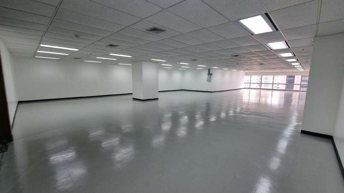 For RentOfficeSukhumvit, Asoke, Thonglor : [Asok] Office for rent, 17th floor, usable area 273 square meters, good condition, 625 baht/sq m. tng