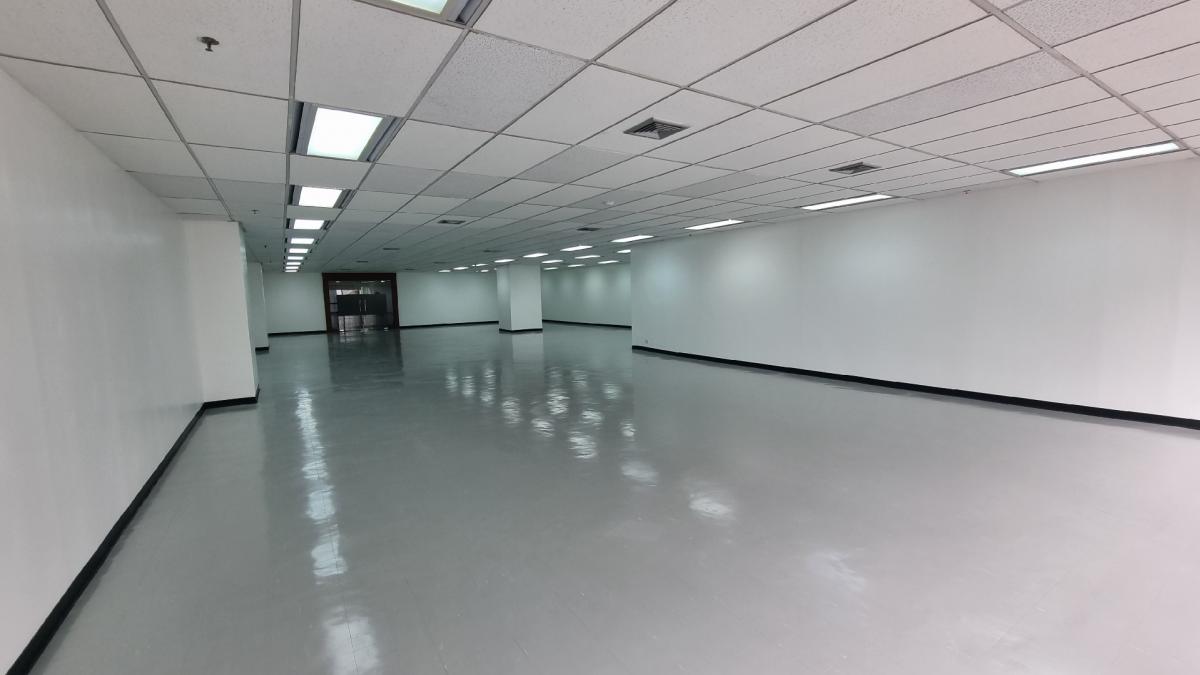 For RentOfficeSukhumvit, Asoke, Thonglor : [Asok] Office for rent, 17th floor, usable area 273 square meters, good condition, 625 baht/sq m. tng