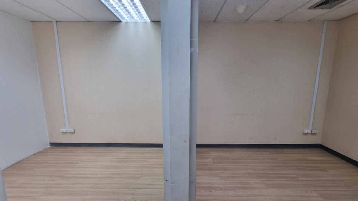 For RentOfficeSukhumvit, Asoke, Thonglor : [Asok] Office for rent, 17th floor, usable area 377 square meters, good condition, 625 baht/sq m. tng