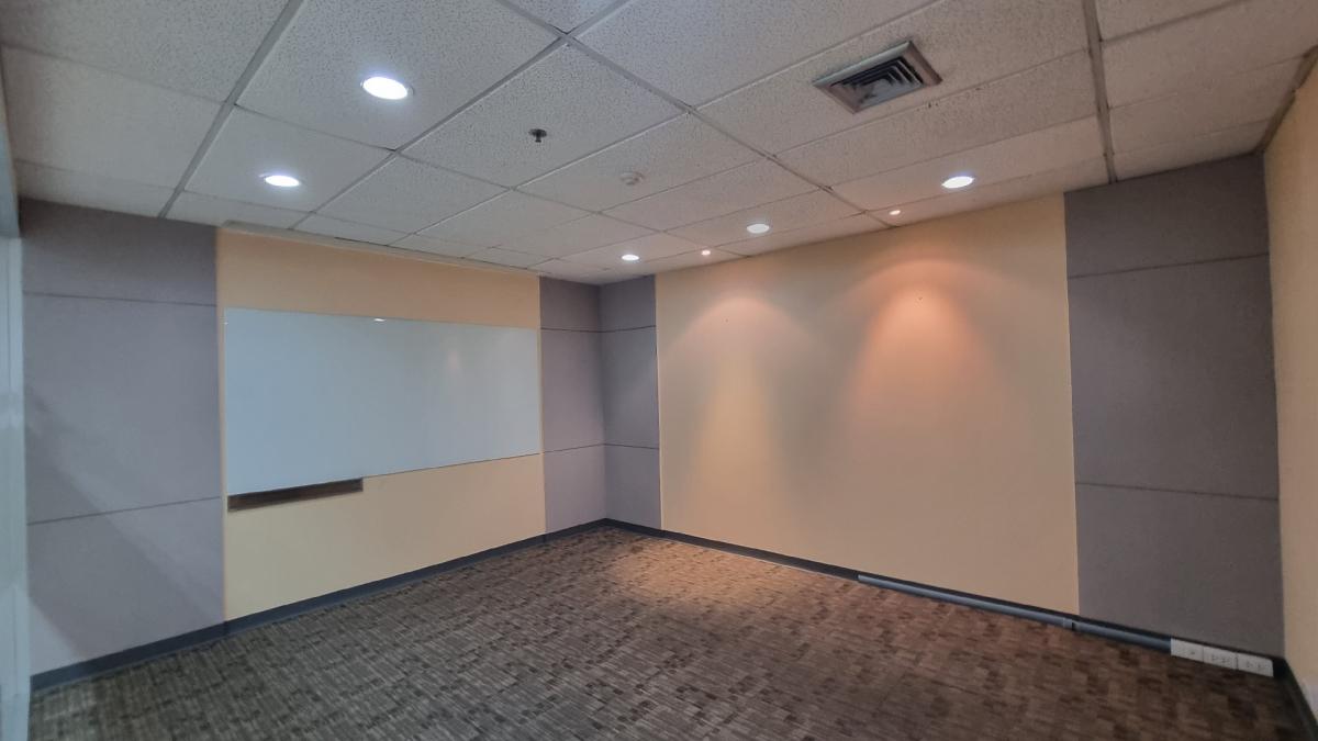 For RentOfficeSukhumvit, Asoke, Thonglor : [Asok] Office for rent, 17th floor, usable area 377 square meters, good condition, 625 baht/sq m. tng
