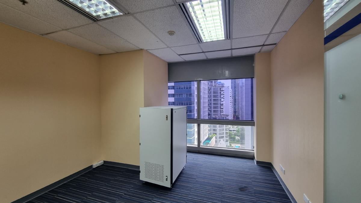 For RentOfficeSukhumvit, Asoke, Thonglor : [Asok] Office for rent, 17th floor, usable area 377 square meters, good condition, 625 baht/sq m. tng