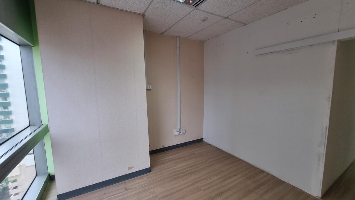 For RentOfficeSukhumvit, Asoke, Thonglor : [Asok] Office for rent, 17th floor, usable area 377 square meters, good condition, 625 baht/sq m. tng