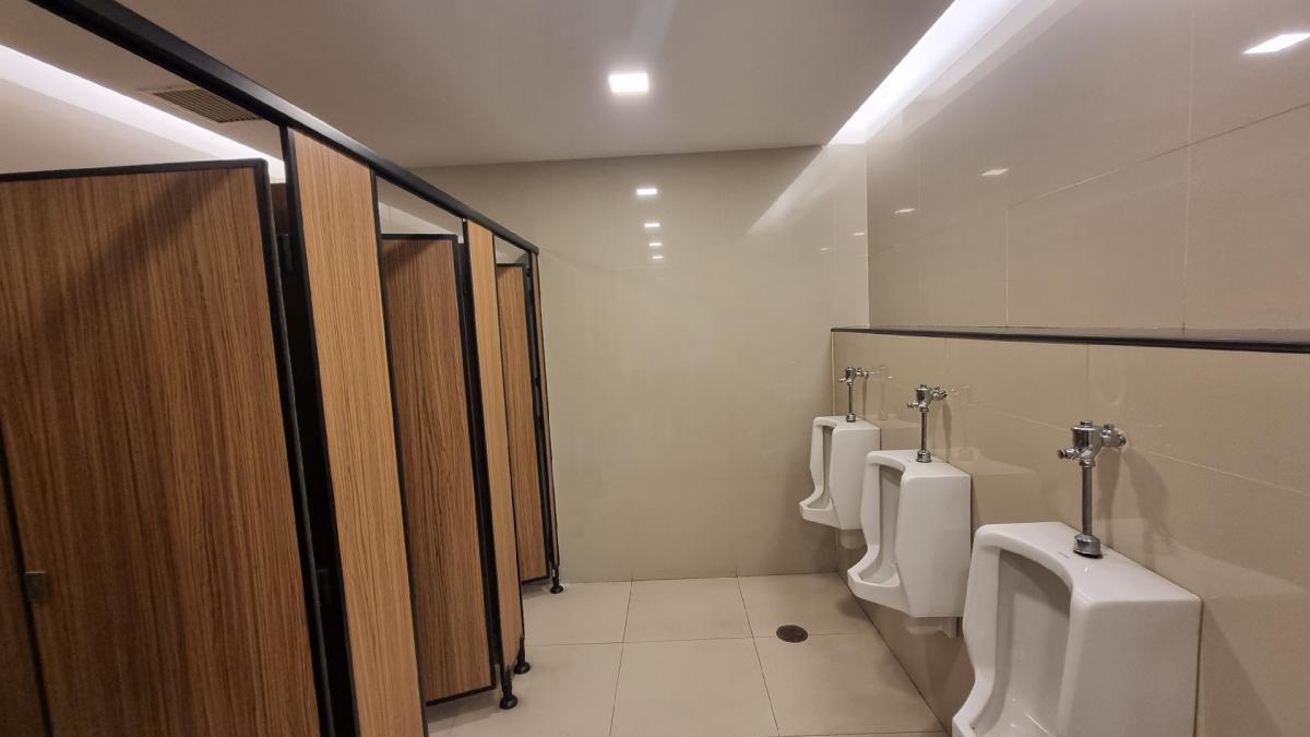 For RentOfficeSukhumvit, Asoke, Thonglor : [Asok] Office for rent, 17th floor, usable area 377 square meters, good condition, 625 baht/sq m. tng