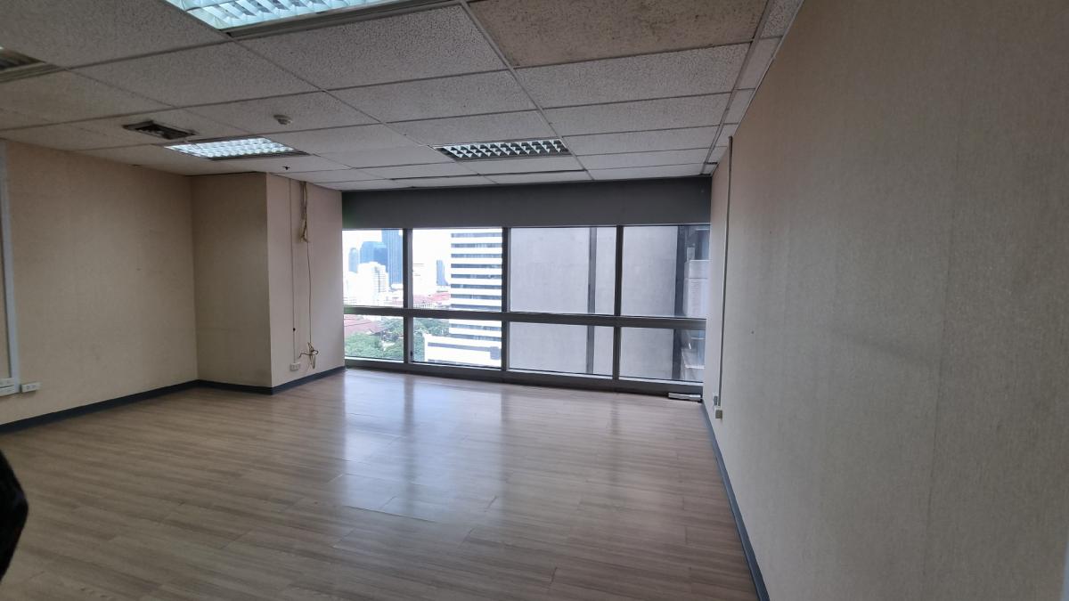 For RentOfficeSukhumvit, Asoke, Thonglor : [Asok] Office for rent, 17th floor, usable area 377 square meters, good condition, 625 baht/sq m. tng