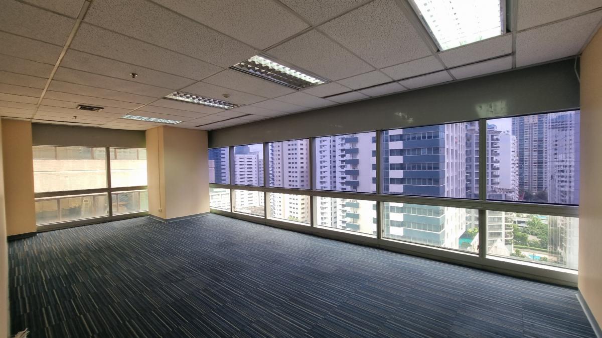 For RentOfficeSukhumvit, Asoke, Thonglor : [Asok] Office for rent, 17th floor, usable area 377 square meters, good condition, 625 baht/sq m. tng