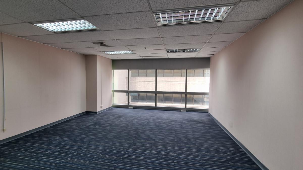 For RentOfficeSukhumvit, Asoke, Thonglor : [Asok] Office for rent, 17th floor, usable area 377 square meters, good condition, 625 baht/sq m. tng