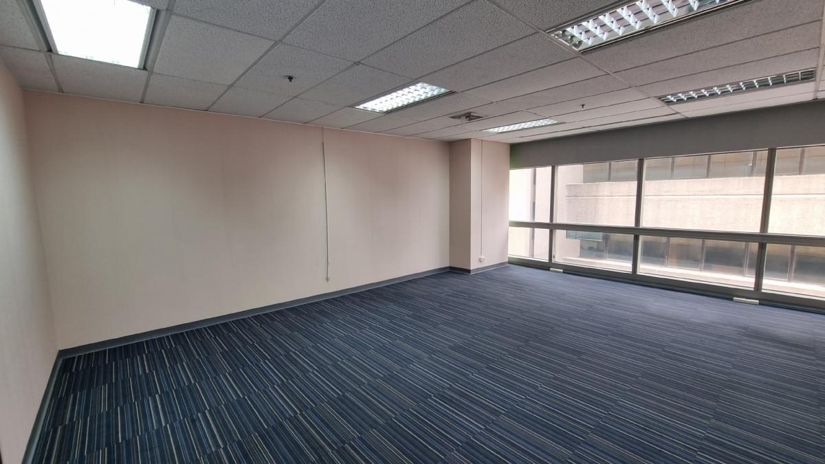 For RentOfficeSukhumvit, Asoke, Thonglor : [Asok] Office for rent, 17th floor, usable area 377 square meters, good condition, 625 baht/sq m. tng