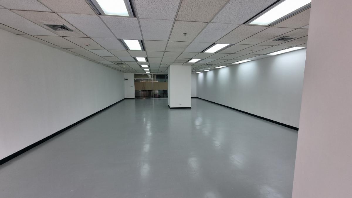 For RentOfficeSukhumvit, Asoke, Thonglor : [Asok] Office for rent, 11th floor, usable area 120 square meters, good condition, 625 baht/sq m. tng