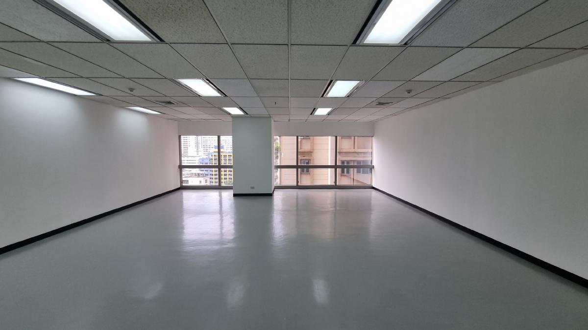 For RentOfficeSukhumvit, Asoke, Thonglor : [Asok] Office for rent, 11th floor, usable area 120 square meters, good condition, 625 baht/sq m. tng