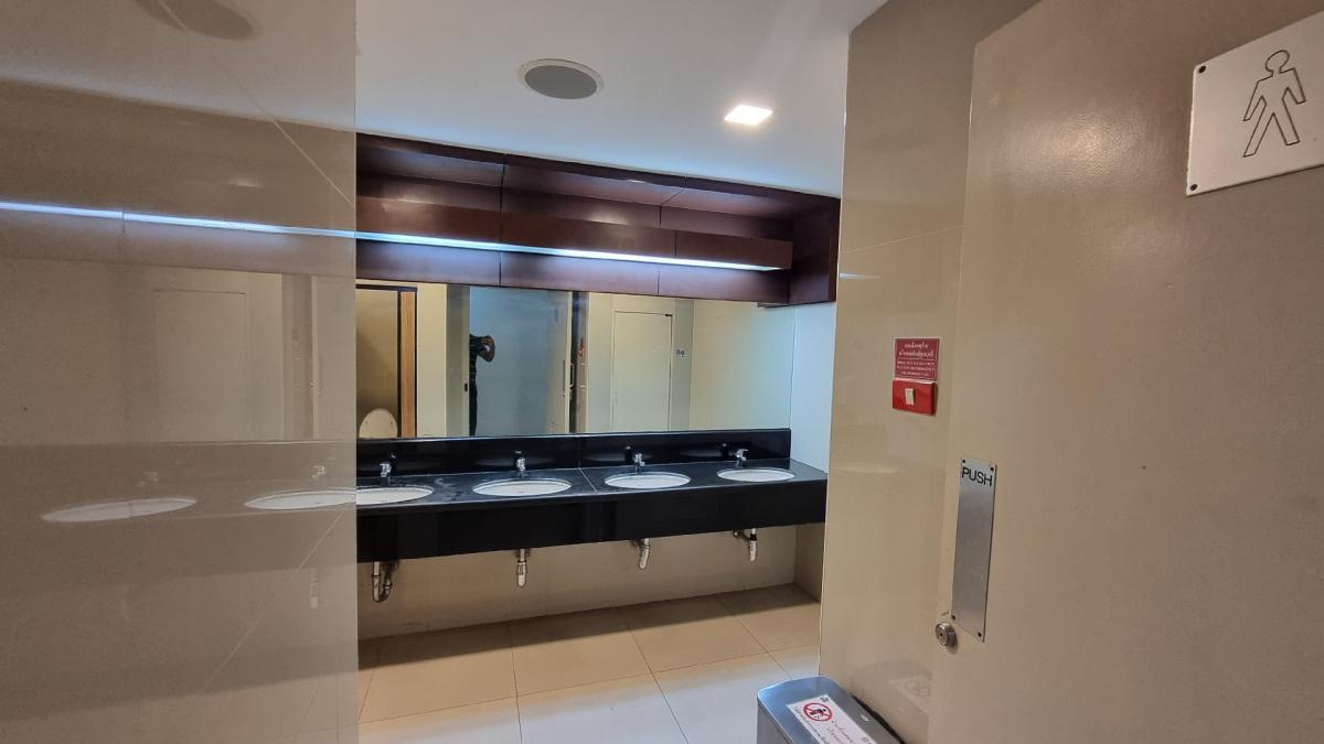 For RentOfficeSukhumvit, Asoke, Thonglor : [Asok] Office for rent, 11th floor, usable area 146 square meters, good condition, 625 baht/sq m. tng