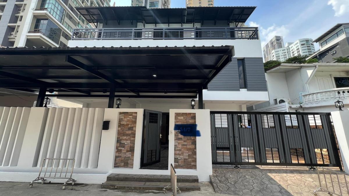 For RentTownhomeSukhumvit, Asoke, Thonglor : 📢👇Big size of 3 storey luxury townhouse near Emporium, EmQuartier, Benjasiri park.