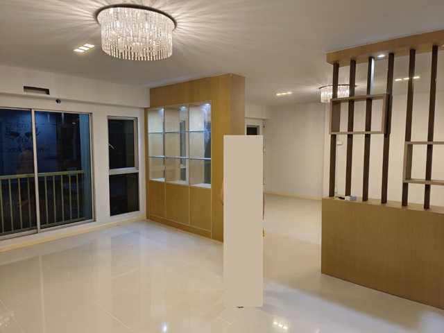 MRT Khubon Nawamin the biggest Fashion commercial building for rent 3units 5Storeys 20rooms Nawamin Loading...