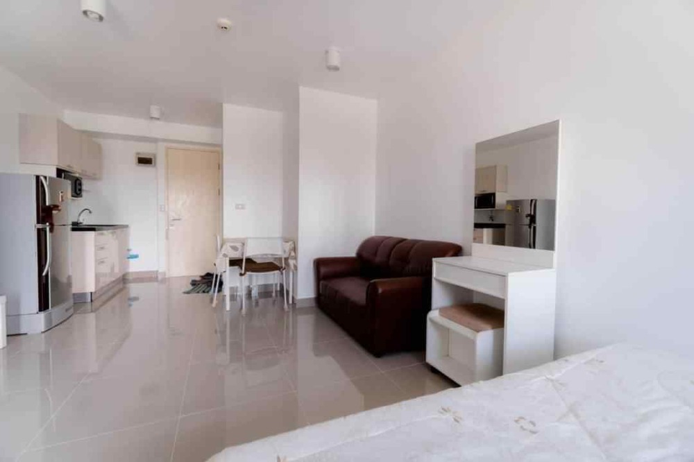 For RentCondoLadkrabang, Suwannaphum Airport : Urgently for rent: Condo Iris Avenue Onnut Wongwan, Building 1, 7th floor, project view, size 28.00 sq m., price 6,500 baht.
