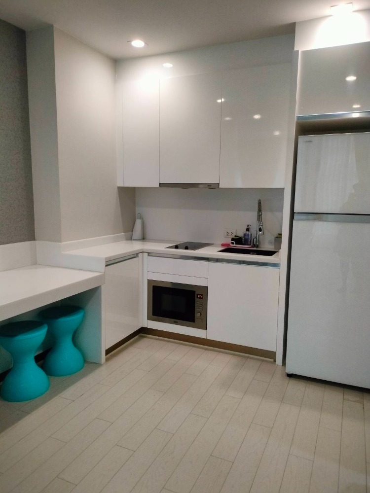 For RentCondoWitthayu, Chidlom, Langsuan, Ploenchit : For rent condo Noble Ploenchit 1 Bed hight floor (S15-5502)