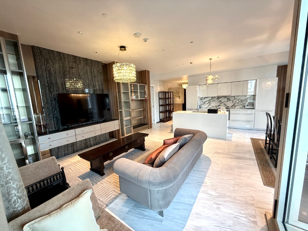ให้เช่าคอนโดสาทร นราธิวาส : Four Season Private Residences: 3bed 3bath 250sqm. 300,000/mth Am: 0656199198