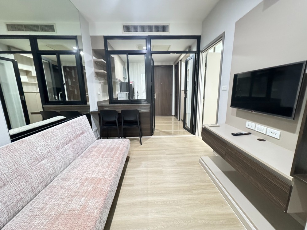 For RentCondoWongwianyai, Charoennakor : Teal Sathorn Taksin, a condo next to BTS Wongwian Yai, a beautiful room, newly renovated, available for rent