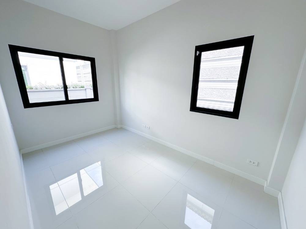 ขายบ้านนวมินทร์ รามอินทรา : S-SHPRW101 ขายบ้านเดี่ยว พีเว่ รามอินทรา-วงแหวน 2ชั้น  66.30ตรว. 203ตรม. 4นอน  3น้ำ 8.4 ล้าน 064-959-8900