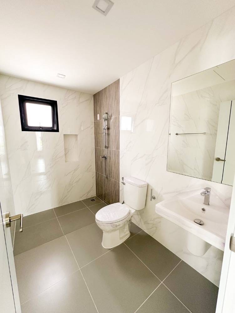 ขายบ้านนวมินทร์ รามอินทรา : S-SHPRW101 ขายบ้านเดี่ยว พีเว่ รามอินทรา-วงแหวน 2ชั้น  66.30ตรว. 203ตรม. 4นอน  3น้ำ 8.4 ล้าน 064-959-8900