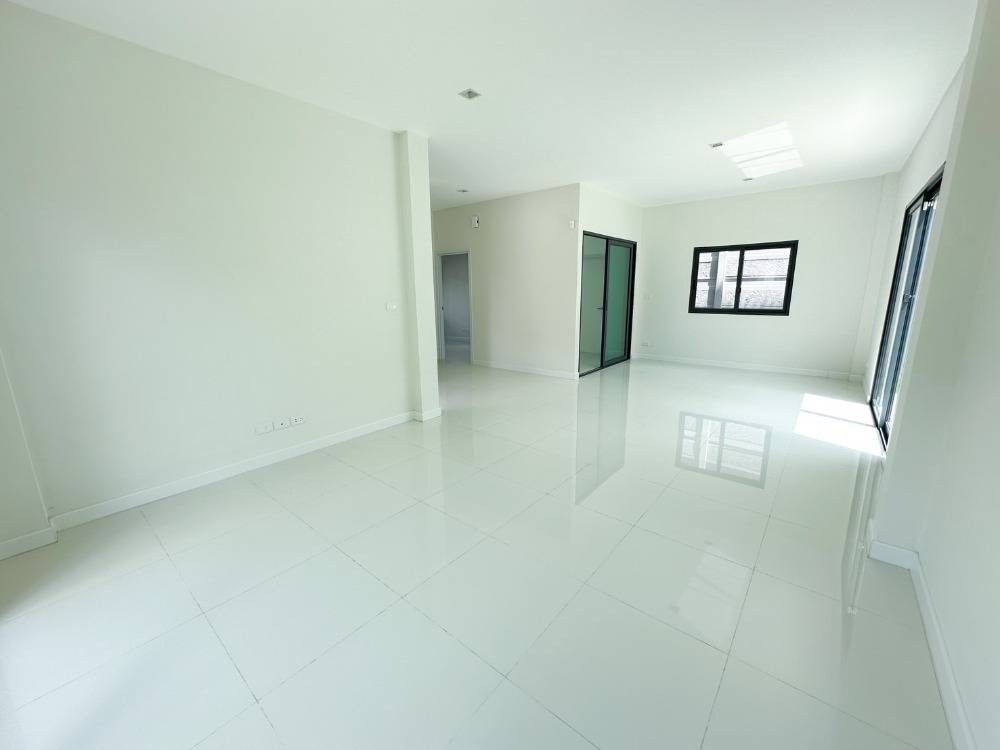 ขายบ้านนวมินทร์ รามอินทรา : S-SHPRW101 ขายบ้านเดี่ยว พีเว่ รามอินทรา-วงแหวน 2ชั้น  66.30ตรว. 203ตรม. 4นอน  3น้ำ 8.4 ล้าน 064-959-8900