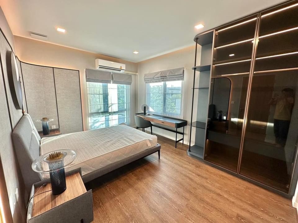 For SaleHouseSamut Prakan,Samrong : S-HMBN102 For sale, single house, Manthana Village, Km.15, 2 floors, city view, 240 sq m., 76 sq wa., 4 bedrooms, 5 bathrooms, 22.9 million, 064-959-8900