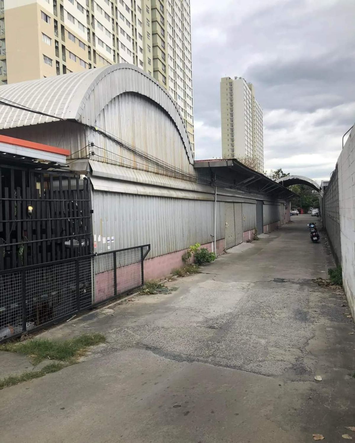 For RentWarehouseNawamin, Ramindra : Warehouse for rent, 500 sq m., Nawamin Road, Ram Intra, with private parking, 2 sizes, 500 / 1,200 sq m.