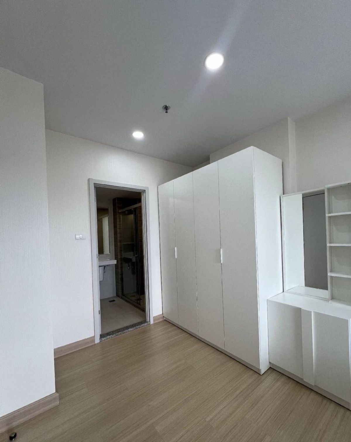 For SaleCondoRamkhamhaeng, Hua Mak : Near the Orange MRT Rajamangala Station. and near Ramkhamhaeng University