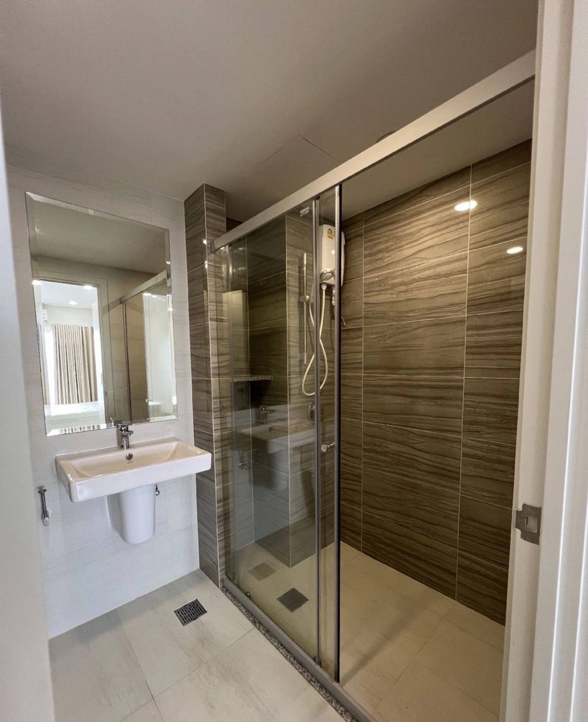 For SaleCondoRamkhamhaeng, Hua Mak : Near the Orange MRT Rajamangala Station. and near Ramkhamhaeng University