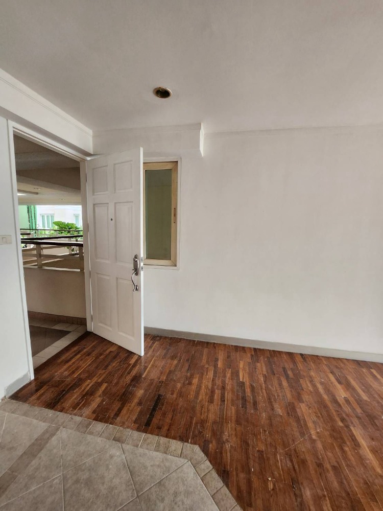 For SaleCondoSathorn, Narathiwat : Urgently for sale, special price Baan Siri Yenakart 2 bedrooms, size 84.5 sq m.