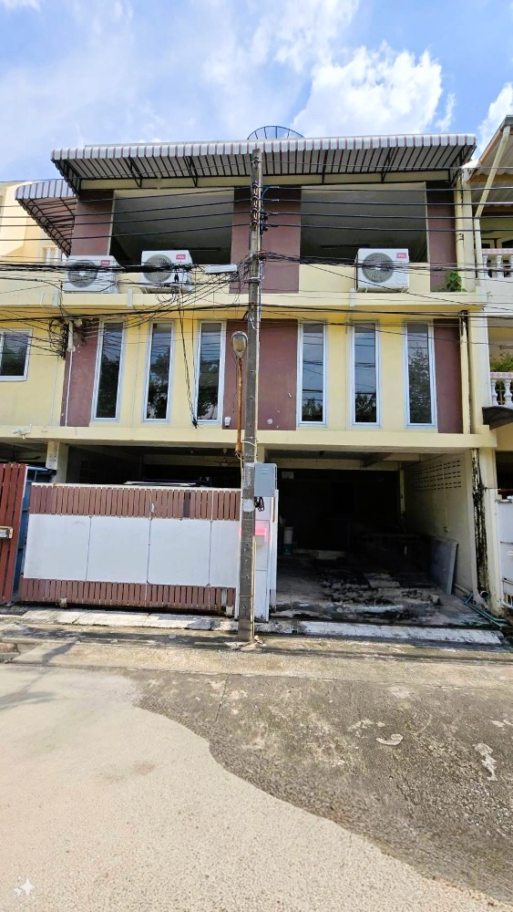 For SaleTownhomeRama3 (Riverside),Satupadit : Townhouse for sale, 4 bedrooms, area 52 sq m., in Rama 3 location with multipurpose area