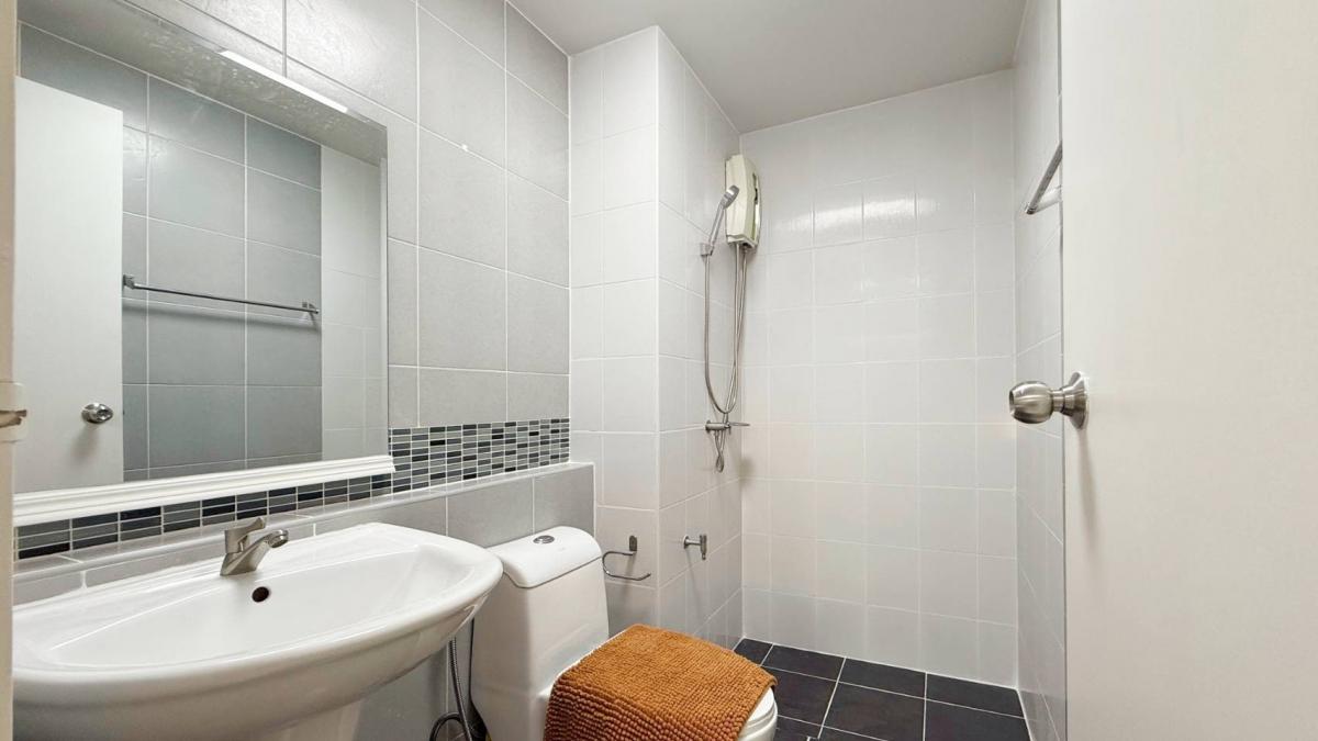 For SaleCondoLadkrabang, Suwannaphum Airport : Stop!!‼️Paying rent every day because the installment is cheaper. Special, this room can be owned with only 6,000 baht 👉Dcondo On Nut Suvarnabhumi ✅️✅️