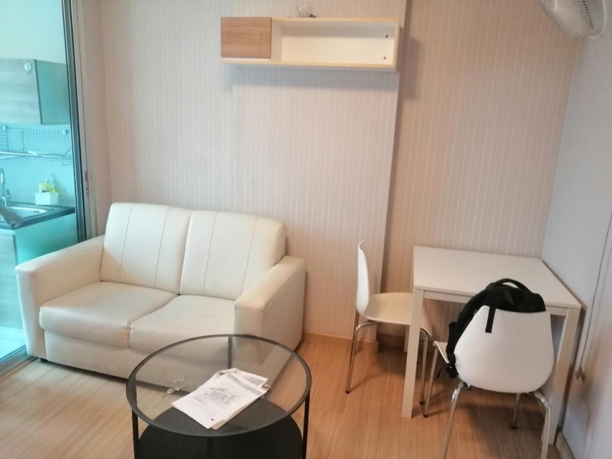 For SaleCondoBang kae, Phetkasem : For sale with tenant, Condo The Viva Phetkasem 68 near MRT Bang Khae Station, selling price 1,590,000 baht, details - Size 28.13 sq m. - 4th floor, beautiful room - 1 bedroom - 1 living room - 1 bathroom - 1 kitchen - with parking for 1 car - 5-foot bed -