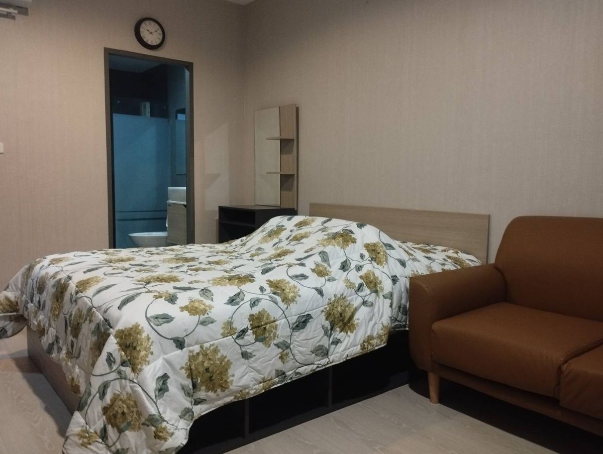 For RentCondoSamut Prakan,Samrong : 34.5 sq m., high floor, beautiful room, ready to move in, complete with furniture and appliances, 10,500 baht, free Wifi