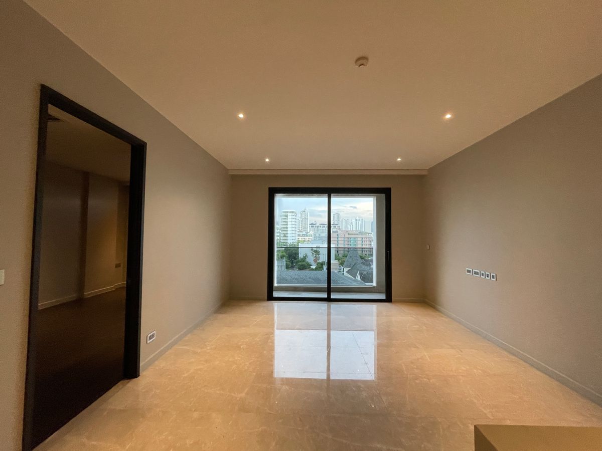 For SaleCondoSukhumvit, Asoke, Thonglor : Luxury condo for sale, Thonglor Nivati ​​Residence, size 1 bedroom, 1 bathroom, usable area 71.26 sq m., spacious room, quiet, quality materials within the Hi-End level, convenient travel, surrounded by shops, leading restaurants, international schools. A