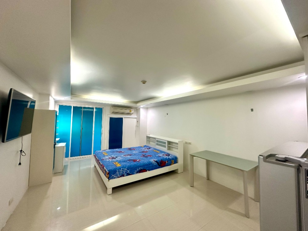 For SaleCondoSapankwai,Jatujak : Condo for sale, large studio room, newly renovated, beautiful, ready to move in, free furniture and appliances included.