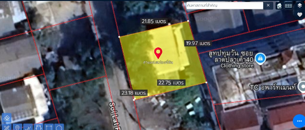 For SaleLandKaset Nawamin,Ladplakao : Land for sale with buildings in Soi Lat Phrao 34, 2 entrances and exits, good location, can use the area for business, shops, or as a warehouse or garage.