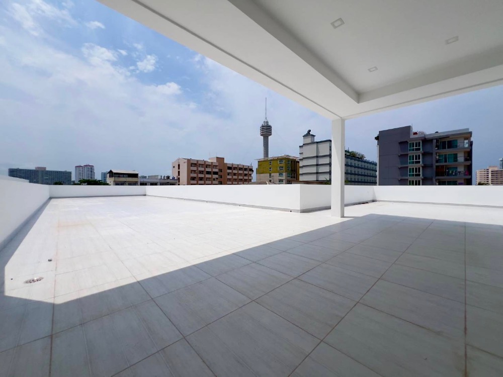 ขายบ้านพัทยา บางแสน ชลบุรี สัตหีบ : วิลล่าหรูระดับมาตรฐานยุโรปใหม่เอี่ยมบนเขาพระตำหนัก – ใช้ชีวิตติดทะเลเพียง 5 นาทีจากชายหาด!