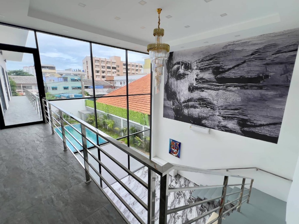 ขายบ้านพัทยา บางแสน ชลบุรี สัตหีบ : วิลล่าหรูระดับมาตรฐานยุโรปใหม่เอี่ยมบนเขาพระตำหนัก – ใช้ชีวิตติดทะเลเพียง 5 นาทีจากชายหาด!