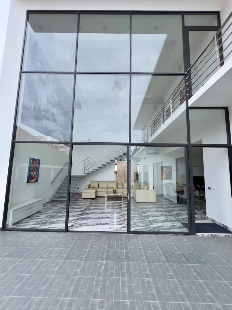 ขายบ้านพัทยา บางแสน ชลบุรี สัตหีบ : วิลล่าหรูระดับมาตรฐานยุโรปใหม่เอี่ยมบนเขาพระตำหนัก – ใช้ชีวิตติดทะเลเพียง 5 นาทีจากชายหาด!