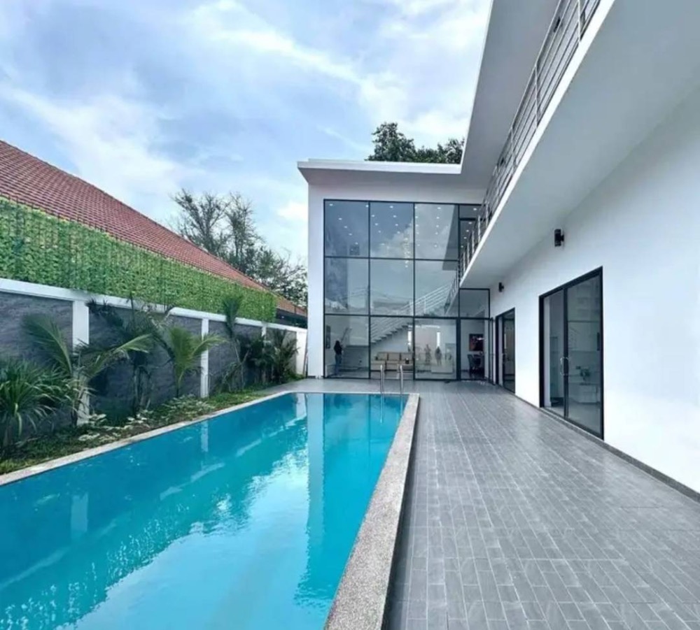 ขายบ้านพัทยา บางแสน ชลบุรี สัตหีบ : วิลล่าหรูระดับมาตรฐานยุโรปใหม่เอี่ยมบนเขาพระตำหนัก – ใช้ชีวิตติดทะเลเพียง 5 นาทีจากชายหาด!