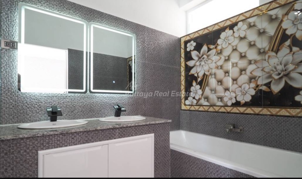 ขายบ้านพัทยา บางแสน ชลบุรี สัตหีบ : วิลล่าหรูระดับมาตรฐานยุโรปใหม่เอี่ยมบนเขาพระตำหนัก – ใช้ชีวิตติดทะเลเพียง 5 นาทีจากชายหาด!