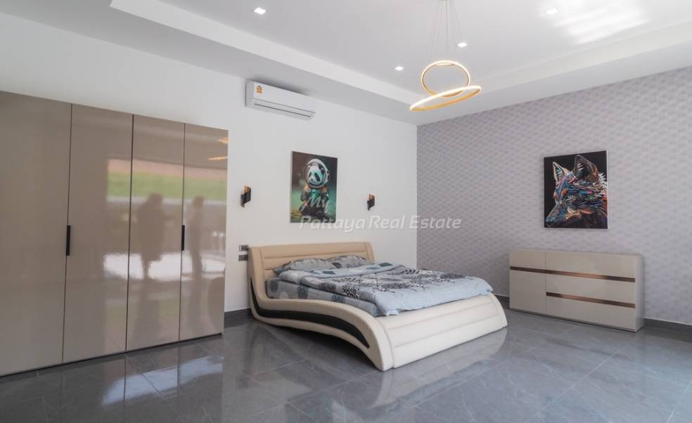 ขายบ้านพัทยา บางแสน ชลบุรี สัตหีบ : วิลล่าหรูระดับมาตรฐานยุโรปใหม่เอี่ยมบนเขาพระตำหนัก – ใช้ชีวิตติดทะเลเพียง 5 นาทีจากชายหาด!