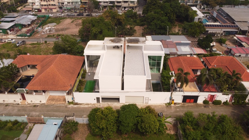 ขายบ้านพัทยา บางแสน ชลบุรี สัตหีบ : วิลล่าหรูระดับมาตรฐานยุโรปใหม่เอี่ยมบนเขาพระตำหนัก – ใช้ชีวิตติดทะเลเพียง 5 นาทีจากชายหาด!