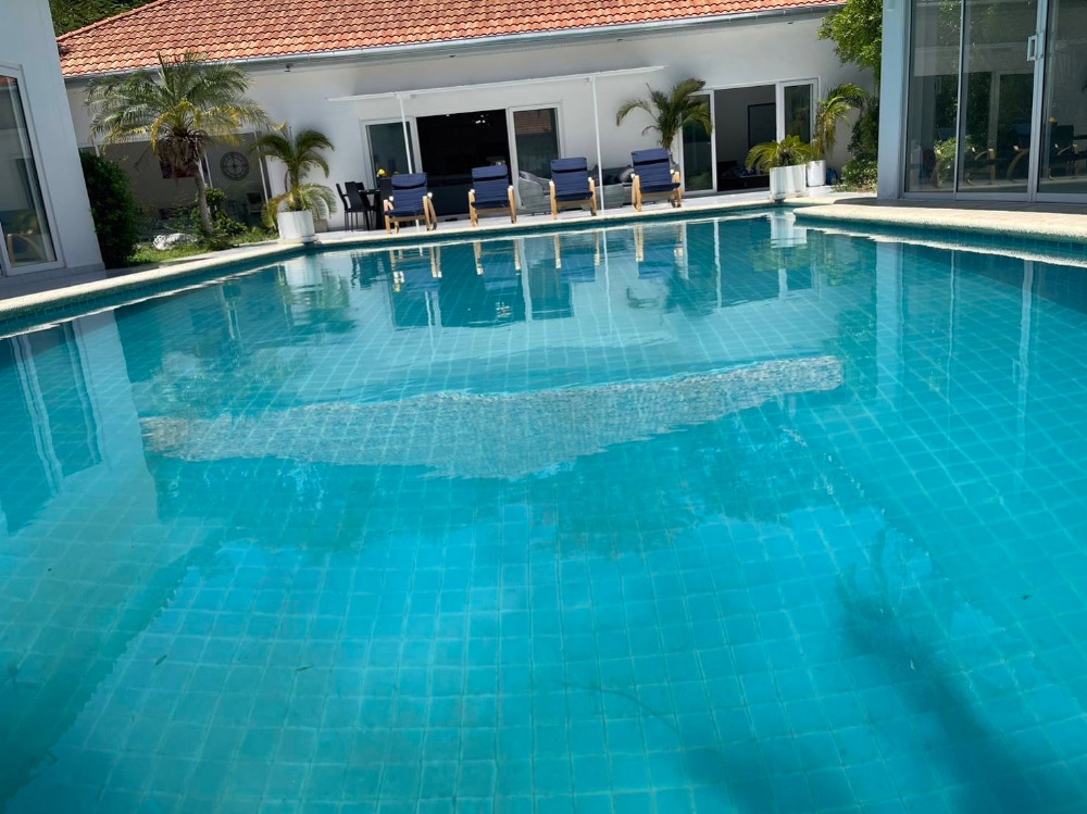 ขายบ้านพัทยา บางแสน ชลบุรี สัตหีบ : โอกาสการลงทุนในวิลล่าหรูพร้อมสระว่ายน้ำ 12 ห้องนอน ใน Majestic Residence บนเขาพระตำหนัก!!