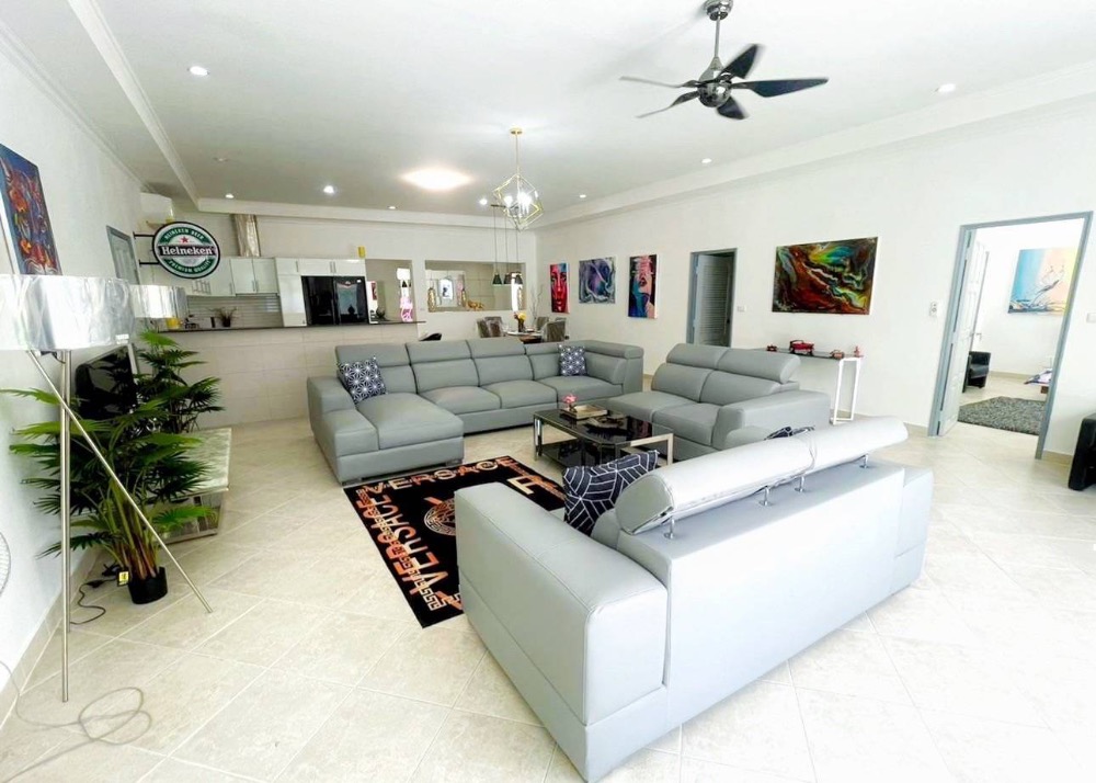 ขายบ้านพัทยา บางแสน ชลบุรี สัตหีบ : โอกาสการลงทุนในวิลล่าหรูพร้อมสระว่ายน้ำ 12 ห้องนอน ใน Majestic Residence บนเขาพระตำหนัก!!